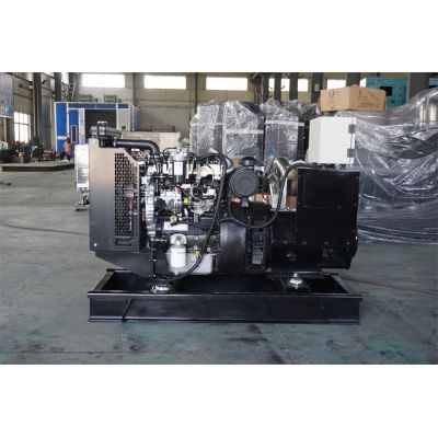 40kw珀金斯柴油發(fā)電機(jī)組-珀金斯3缸柴油機(jī)1103A-33TG1柴油發(fā)電機(jī)組,缸徑/行程：105/127mm,柴油發(fā)電機(jī)組水冷發(fā)動(dòng)機(jī)功率46KW,柴油發(fā)電機(jī)組配套馬拉松斯坦福發(fā)電機(jī)。廠價(jià)直銷歡迎選購(gòu)：13773399855。